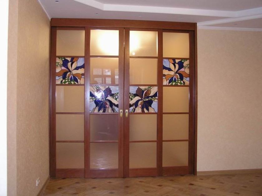 Перегородка с цветными стеклянными вставками Улан-Удэ