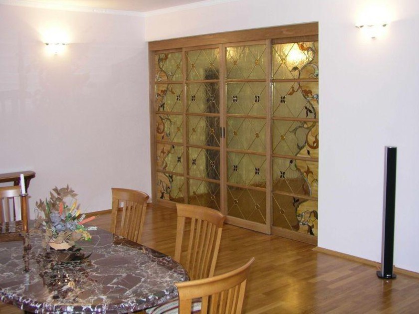 Перегородка для гостиной с цветным стеклом и декоративными вставками Улан-Удэ
