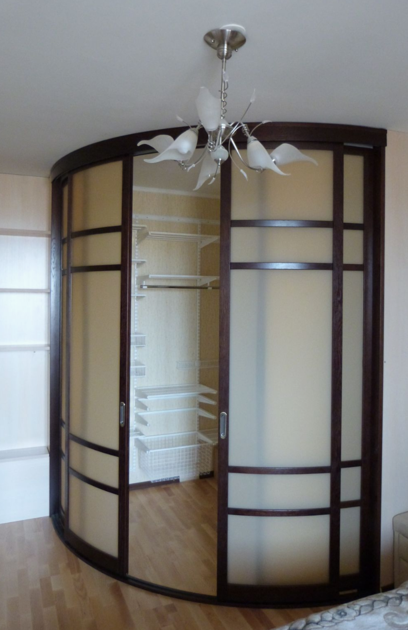 Радиусная полукруглая угловая гардеробная комната Улан-Удэ