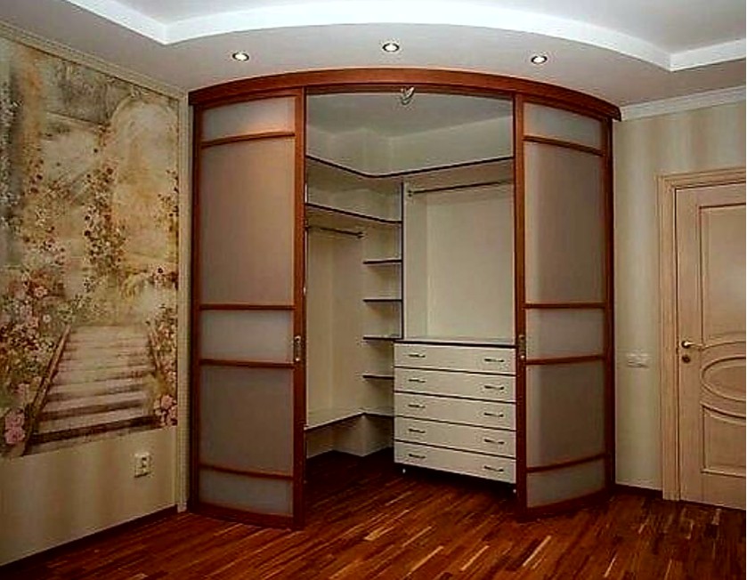 Радиусная гардеробная с дверями купе Улан-Удэ